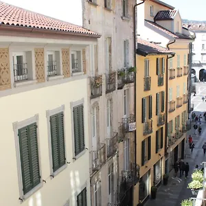 https://perfect-apartment-in-como-center.it-lombardy.com